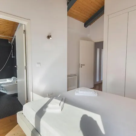 Bairro Alto Stunning Flat With Balcony By Lovelystay * Lizbona