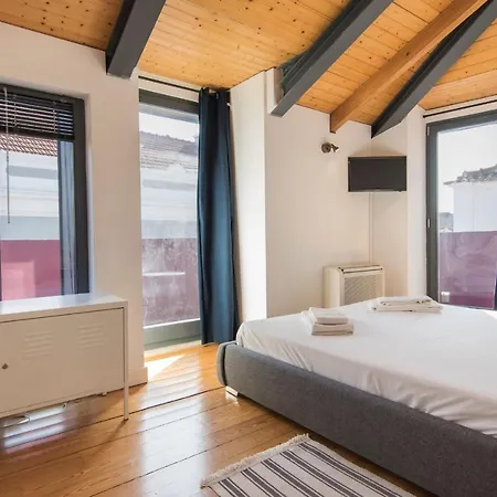 Appartamento Bairro Alto Stunning Flat With Balcony By Lovelystay Lisbona