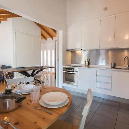 Bairro Alto Stunning Flat With Balcony By Lovelystay * Lissabon