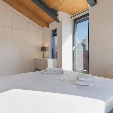 Appartamento Bairro Alto Stunning Flat With Balcony By Lovelystay Lisbona