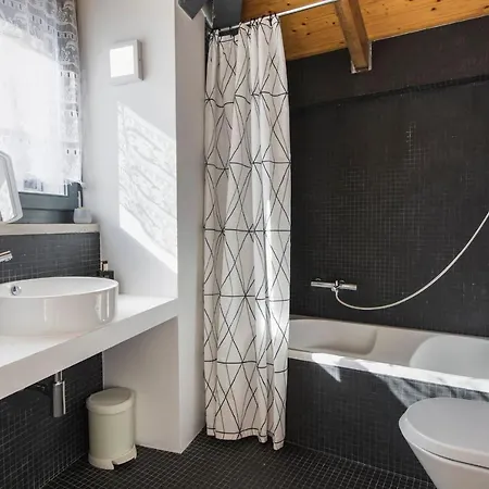 Bairro Alto Stunning Flat With Balcony By Lovelystay * Lissabon