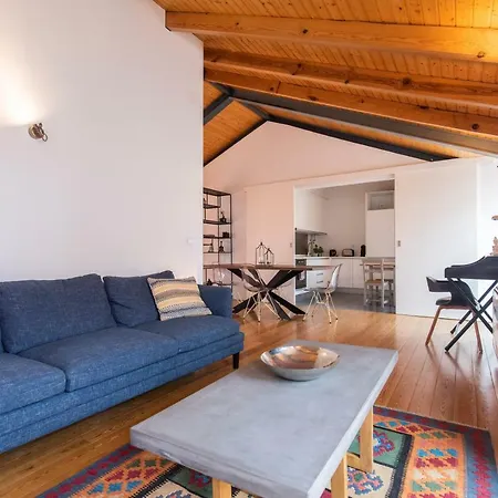 Appartamento Bairro Alto Stunning Flat With Balcony By Lovelystay Lisbona